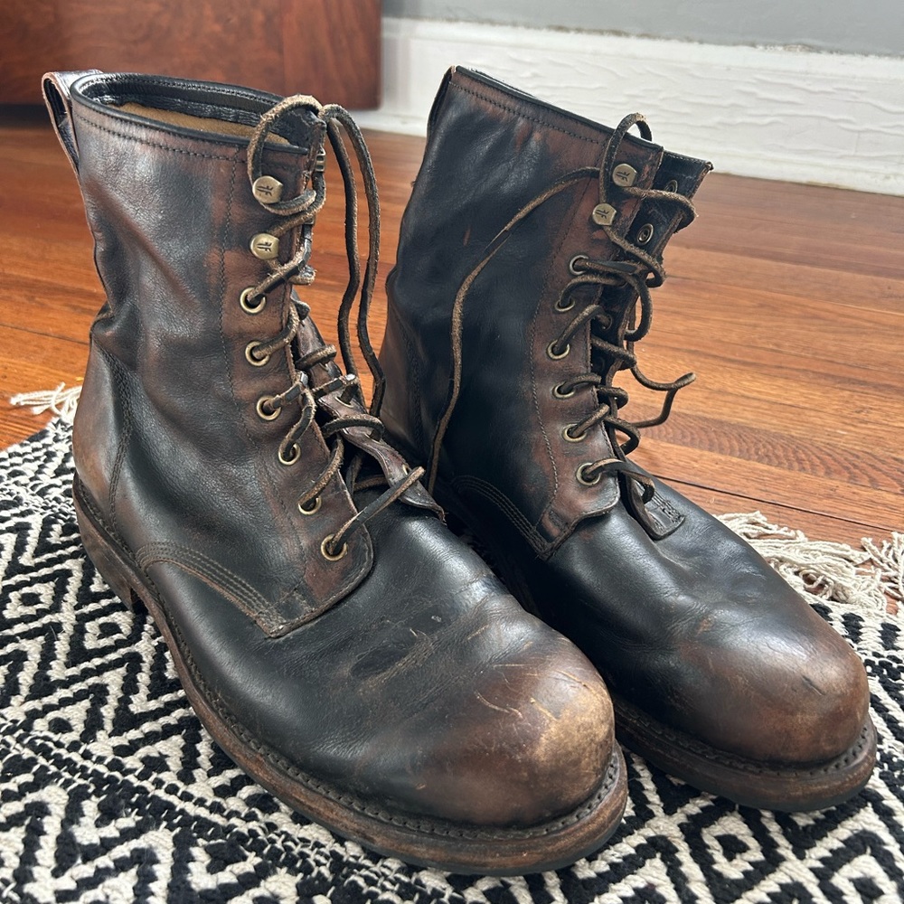 Men’s Frye Rugged Wayde Combat boots. Lightly used size 9